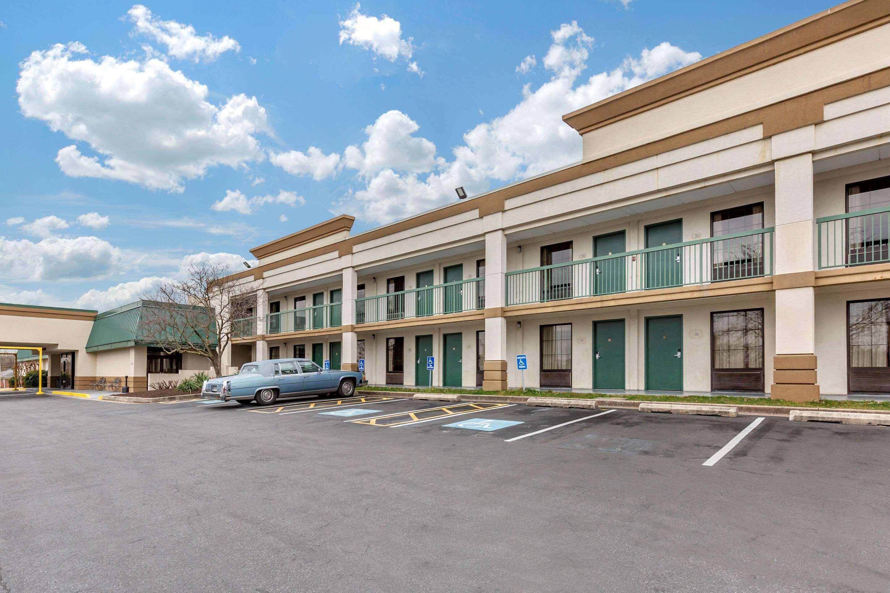Quality Inn Windsor Mill Dış mekan fotoğraf