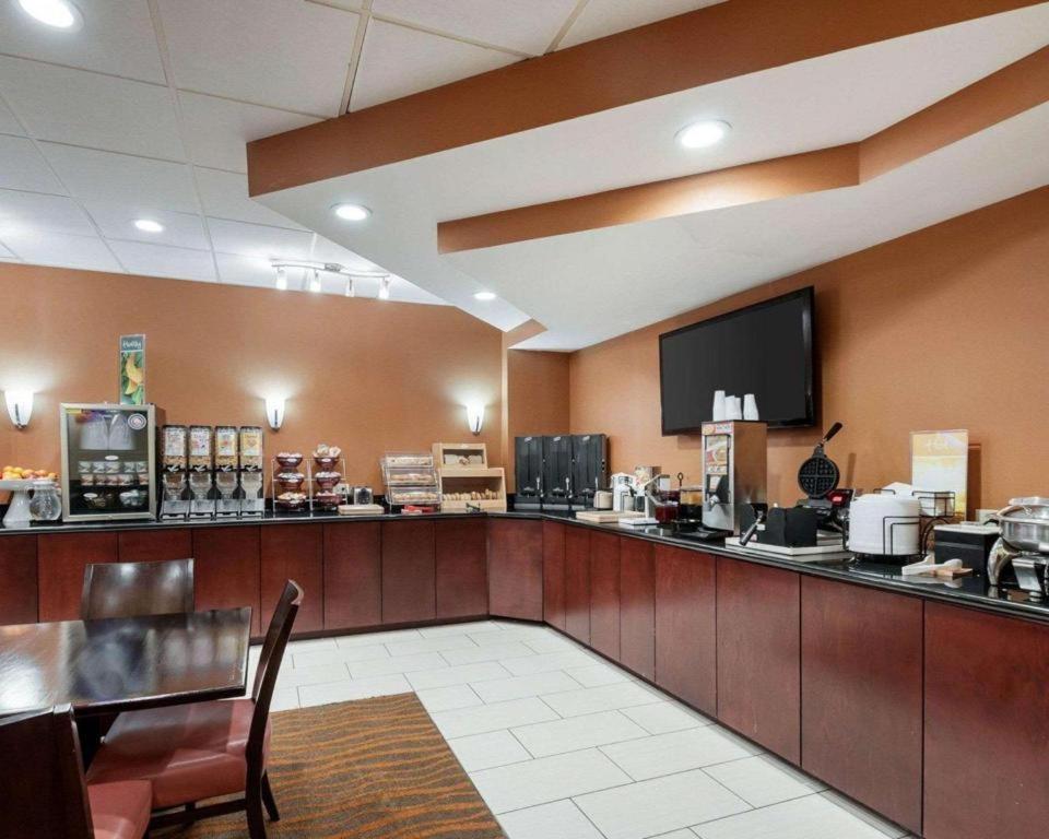 Quality Inn Windsor Mill Dış mekan fotoğraf