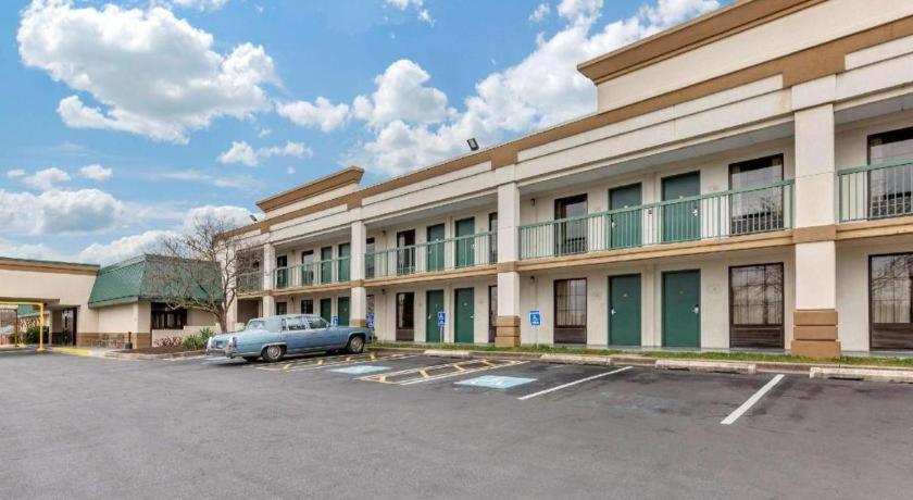 Quality Inn Windsor Mill Dış mekan fotoğraf
