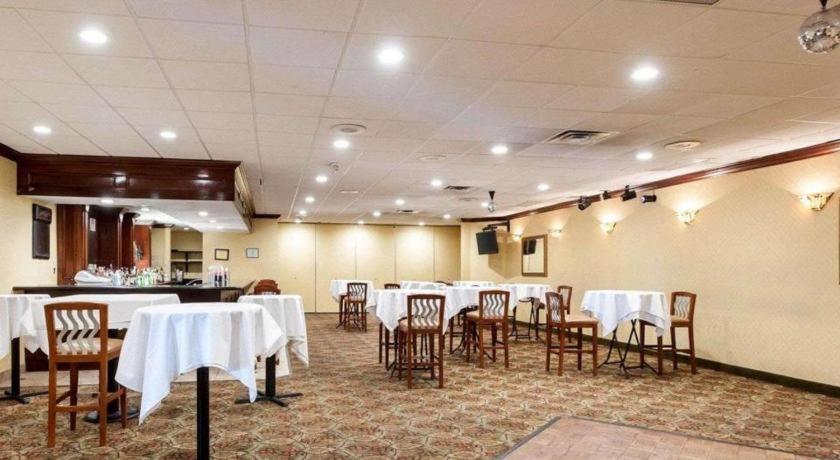 Quality Inn Windsor Mill Dış mekan fotoğraf