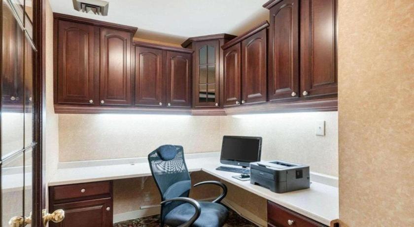 Quality Inn Windsor Mill Dış mekan fotoğraf
