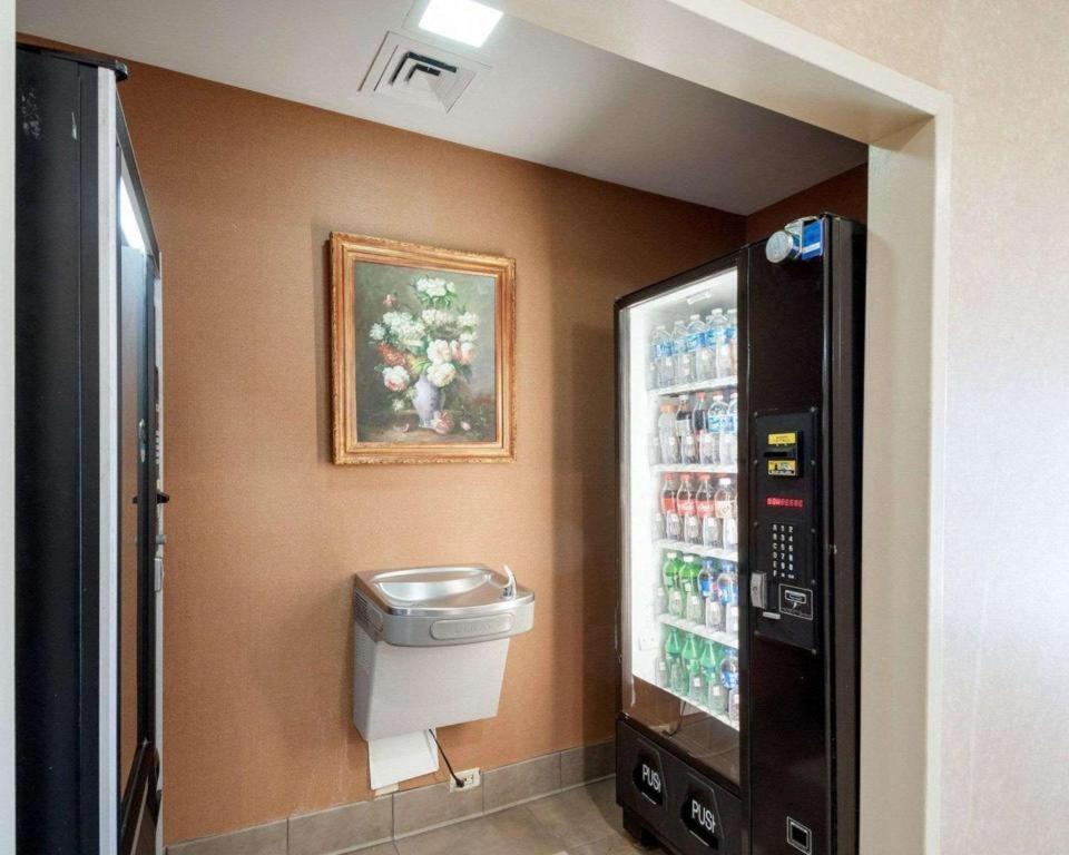 Quality Inn Windsor Mill Dış mekan fotoğraf