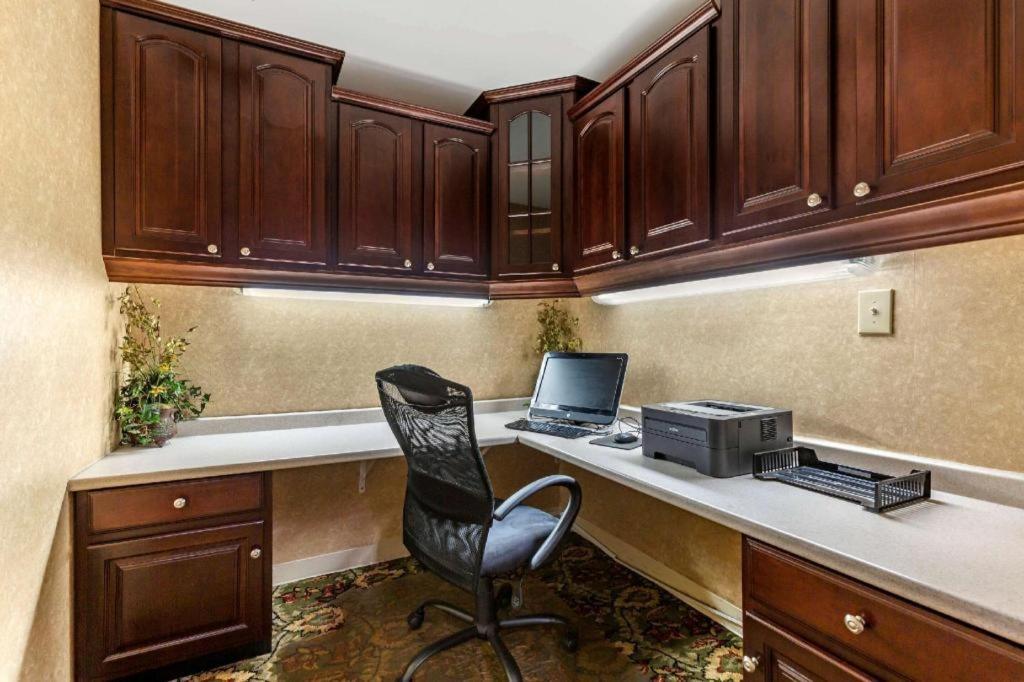 Quality Inn Windsor Mill Dış mekan fotoğraf