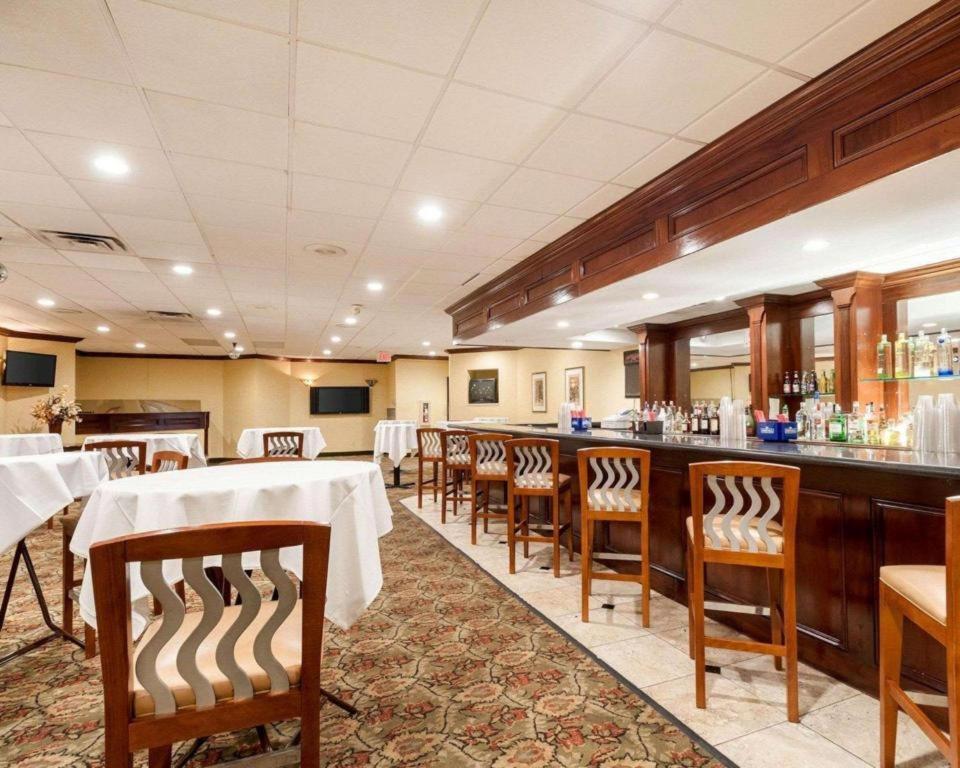 Quality Inn Windsor Mill Dış mekan fotoğraf