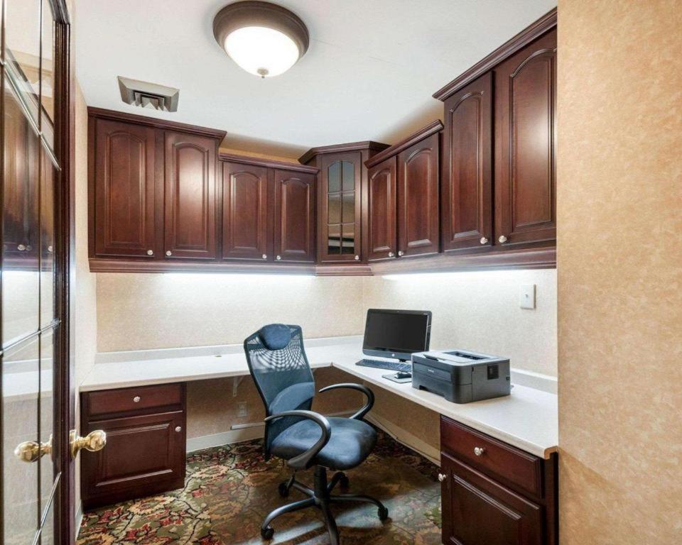 Quality Inn Windsor Mill Dış mekan fotoğraf