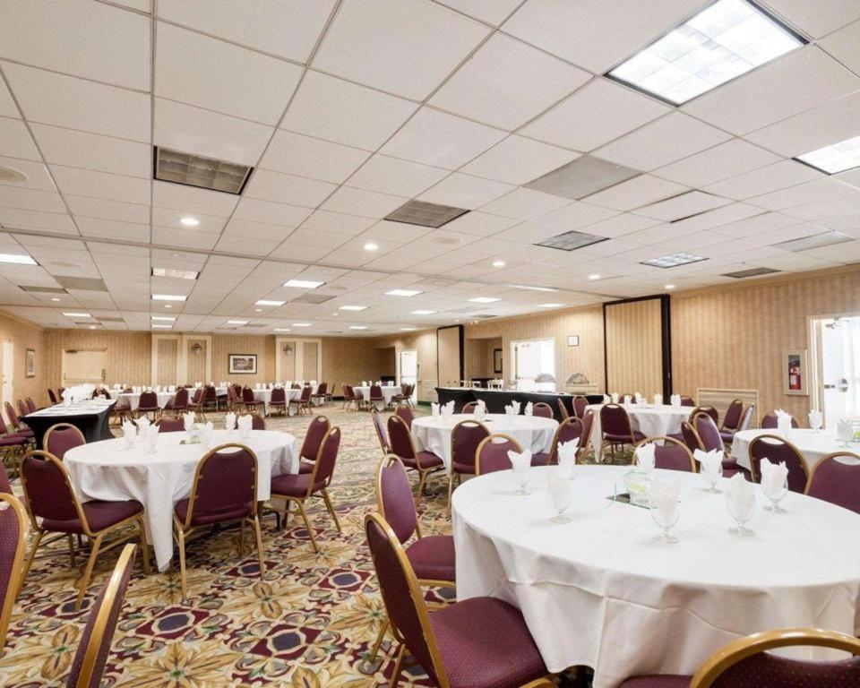Quality Inn Windsor Mill Dış mekan fotoğraf