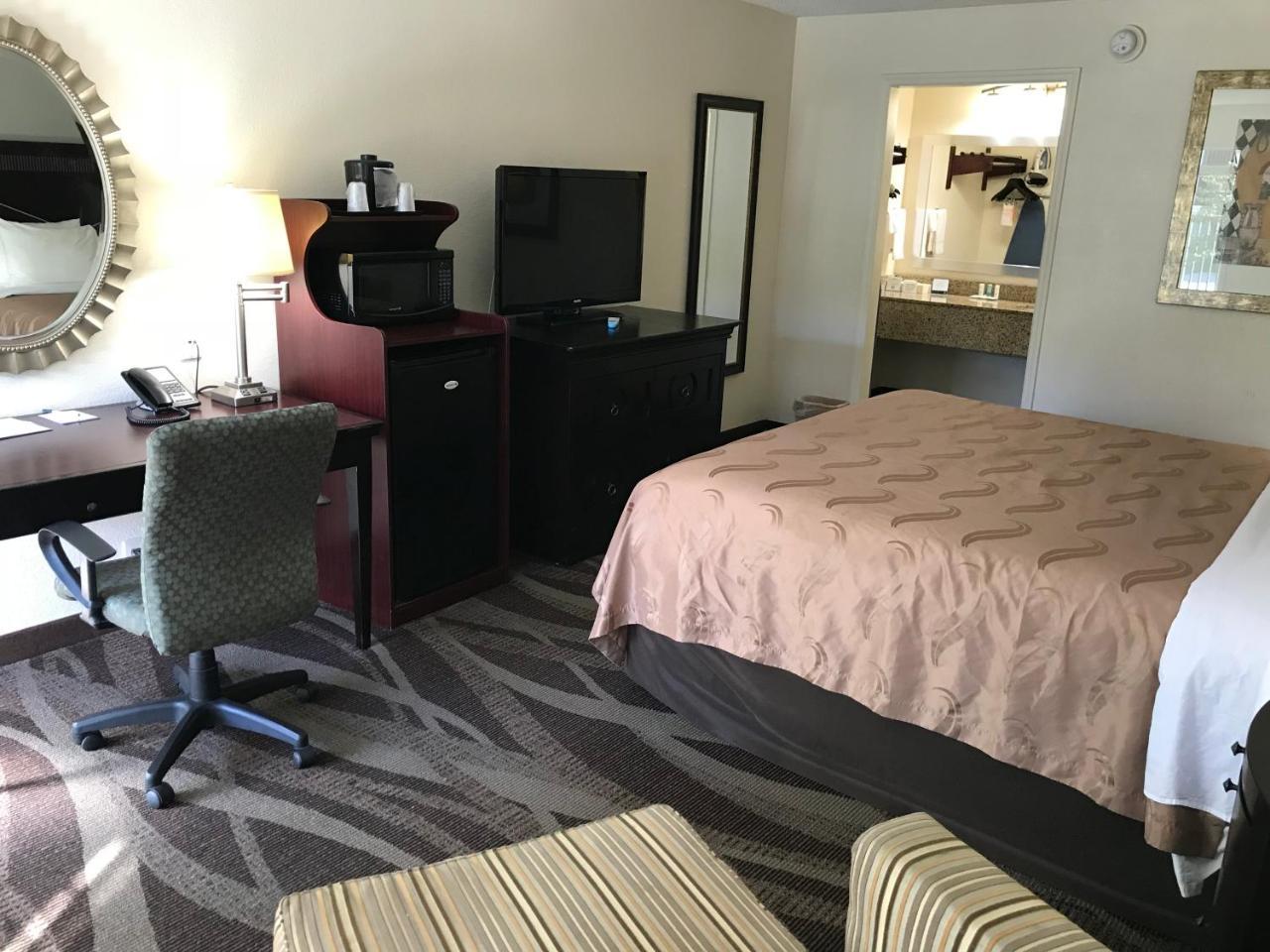 Quality Inn Windsor Mill Dış mekan fotoğraf